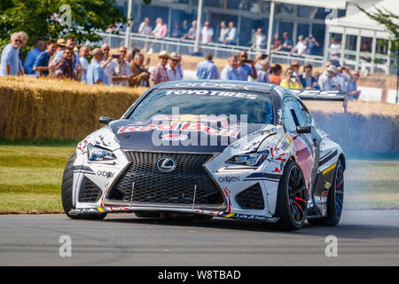 2018 Lexus RC-F drift Auto mit Fahrer Ahmad Daham am 2019 Goodwood Festival der Geschwindigkeit, Sussex, UK. Stockfoto