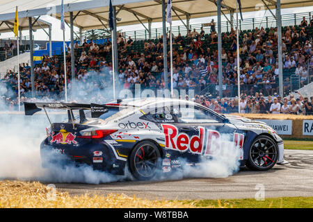 2018 Lexus RC-F drift Auto mit Fahrer Ahmad Daham am 2019 Goodwood Festival der Geschwindigkeit, Sussex, UK. Stockfoto