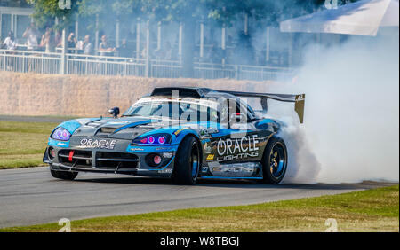 2006 Dodge Viper 8-Liter-V10 drift Auto mit Fahrer Dekan Kearney am 2019 Goodwood Festival der Geschwindigkeit, Sussex, UK. Stockfoto