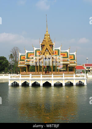 Aisawan Dhiphya-Asana schwebenden Pavillon, Bang Pa-In Royal Palace, Thailand, Asien Stockfoto