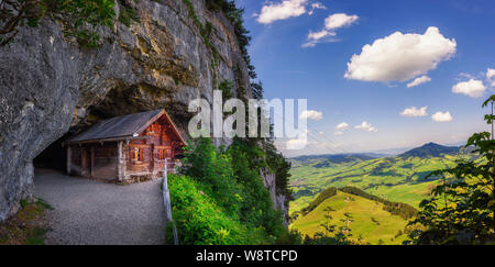 Historische Hütte im Wildkirchli cave in die Region Appenzell Schweiz Stockfoto
