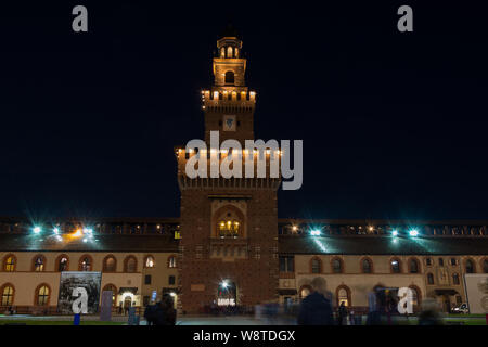 Langzeitbelichtung nacht Schloss Sforza in Mailand, Italien Stockfoto