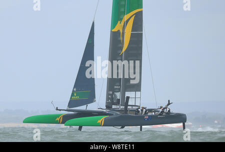 Cowes, Isle of Wight, Großbritannien. 11 Aug, 2019. Team Australien während der SailGP Rennwochenende in Cowes, Inseln Wight Großbritannien abgehalten. Credit: ESPA/Alamy leben Nachrichten Stockfoto