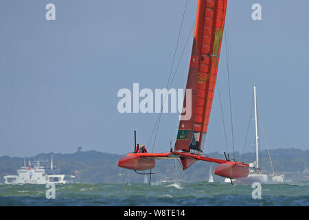 Cowes, Isle of Wight, Großbritannien. 11 Aug, 2019. Team China während der SailGP Rennwochenende in Cowes, Inseln Wight Großbritannien abgehalten. Credit: ESPA/Alamy leben Nachrichten Stockfoto