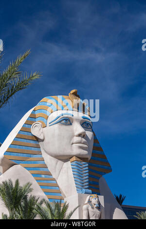 LAS VEGAS, NV/USA, 15. Februar 2016: Große Sphinx von Gizeh Luxor Las Vegas. Luxor Las Vegas ist ein Hotel und Kasino auf dem Las Vegas Strip. Stockfoto