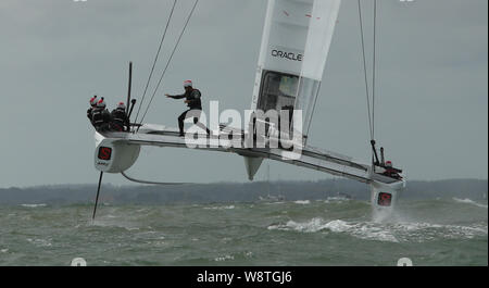 Cowes, Isle of Wight, Großbritannien. 11 Aug, 2019. Team Japan während des SailGP Rennwochenende in Cowes, Inseln Wight Großbritannien abgehalten. Credit: Csm/Alamy leben Nachrichten Stockfoto