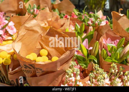 Stockholm, Schweden, 7. Juni 2019: Wundervolle Blumensträuße in Flower Shop Stockfoto