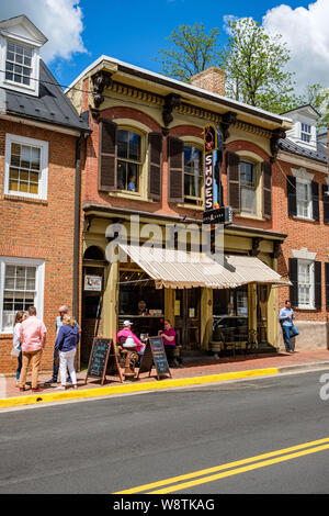 Schuhe Cup und Kork, 17 North King Street, Leesburg, Virginia Stockfoto