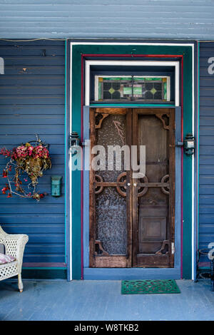 Detail der vorderen Tür und Veranda, 210 North King Street, Leesburg, Virginia Stockfoto