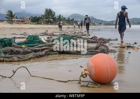 Fischer am Lumley Beach, Freetown, Sierra Leone im Jahr 2014 Stockfoto