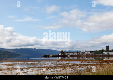 Inveraray, spiegelt sich in den Gewässern des Loch Fyne, Argyll und Bute, Schottland Stockfoto