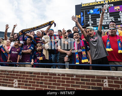 August 10, 2019, Ann Arbor, Michigan, USA: Fans nach einem Spiel zwischen dem SSC Neapel und dem FC Barcelona am Michigan Stadium. Barcelona gewann das Spiel 4-0. (Bild: © Scott Hasse/ZUMA Draht) Stockfoto