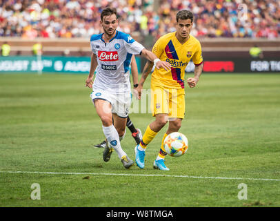 August 10, 2019, Ann Arbor, Michigan, USA: Barcelona, PHILIPPE COUTINHO # 7 und Napoli Mittelfeldspieler ALLEN, #5 Wettbewerb für die Kugel bei einem Match zwischen SSC Napoli und FC Barcelona am Michigan Stadium. Barcelona gewann das Spiel 4-0. (Bild: © Scott Hasse/ZUMA Draht) Stockfoto