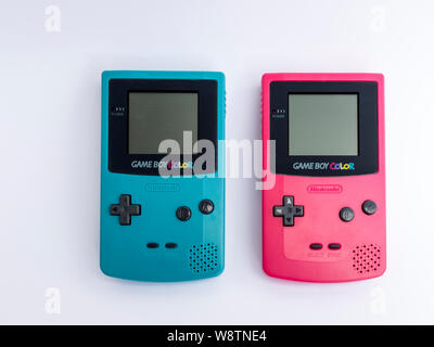 Nintendo Game Boy Color in zwei Farben Stockfoto