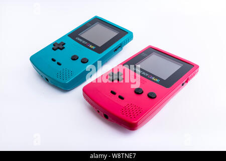 Nintendo Game Boy Color in zwei Farben Stockfoto