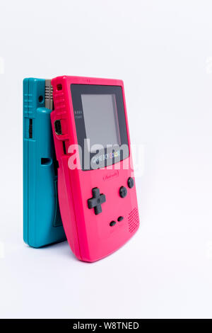 Nintendo Game Boy Color in zwei Farben Stockfoto