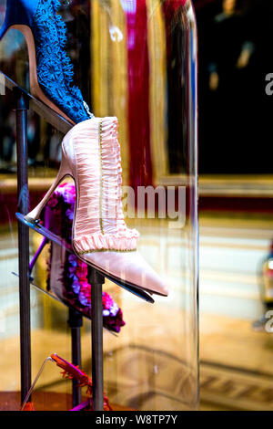 Manolo Blahnik Ausstellung in der Wallace Collection, London, UK Stockfoto