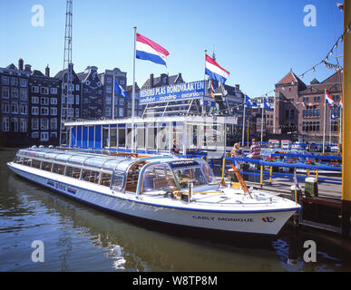 Canal Ferry Terminal, Damrak, Amsterdam, Noord-Holland, Königreich der Niederlande Stockfoto