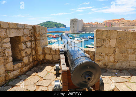 Kanone auf Mauern der Altstadt von Dubrovnik, Dalmatien, Kroatien, Europa Stockfoto