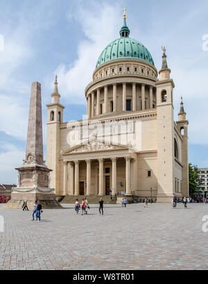 Diese ehemalige Residenz der preußischen Herrscher ist eine Stadt der Schlösser und Gärten in einem Stil, der noch seinen eigenen Namen: Potsdam Rokoko gegeben worden. Stockfoto