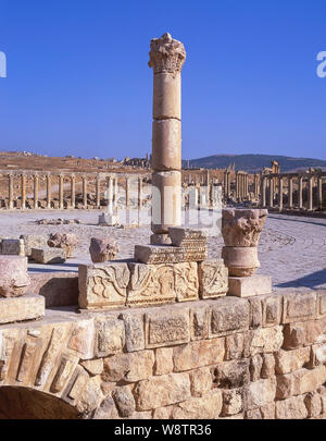 Die Ovale Forum und Cardo Maximus, die antike Stadt Jerash (gerasa), Irbid, Maan, Königreich Jordanien Stockfoto