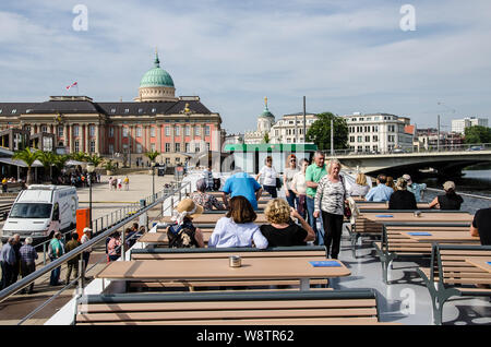 Diese ehemalige Residenz der preußischen Herrscher ist eine Stadt der Schlösser und Gärten in einem Stil, der noch seinen eigenen Namen: Potsdam Rokoko gegeben worden. Stockfoto