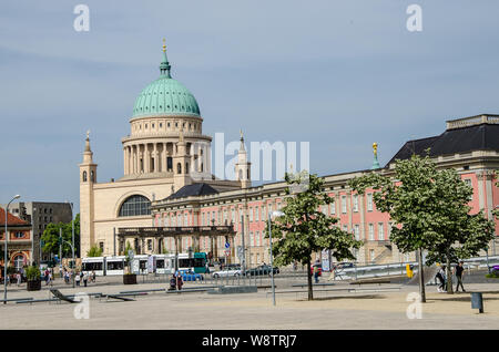 Diese ehemalige Residenz der preußischen Herrscher ist eine Stadt der Schlösser und Gärten in einem Stil, der noch seinen eigenen Namen: Potsdam Rokoko gegeben worden. Stockfoto