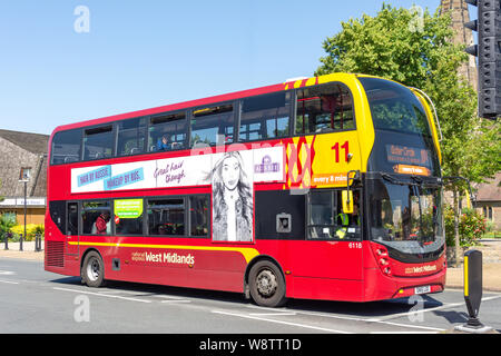 National Express West Midlands Doppeldeckerbus, Vicarage Road, Kings Heath, Birmingham, West Midlands, England, Vereinigtes Königreich Stockfoto