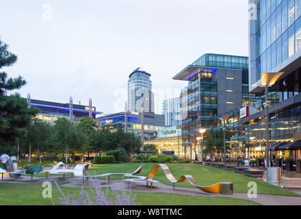 Die Grüne, MediaCityUK bei Dämmerung, Salford Quays, Salford, Greater Manchester, England, Vereinigtes Königreich Stockfoto