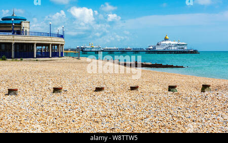 Blick auf Eastbourne Pier, England Stockfoto