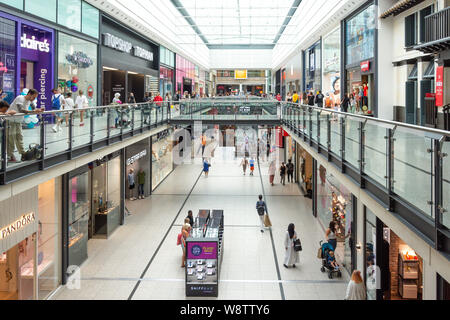 Interieur von Manchester Arndale Shopping Centre, Market Street, Manchester, Greater Manchester, England, Vereinigtes Königreich Stockfoto