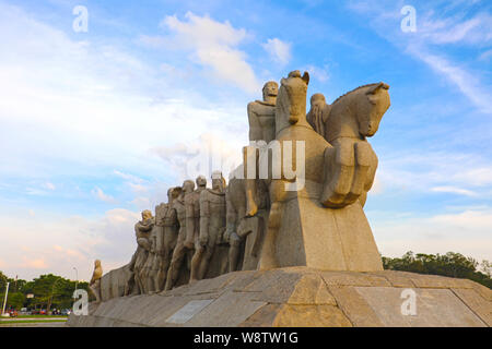 SAO PAULO, Brasilien - 10. MAI 2019: Monumento da bandeiras (Denkmal für die Flags) in der Ibirapuera-park, Stadt Sao Paulo, Brasilien Stockfoto