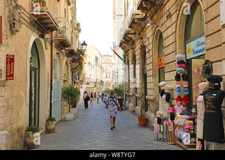 Syrakus, Italien - Juni 22, 2019: schöne Straße auf der Insel Ortigia, Syrakus, Sizilien, Italien Stockfoto