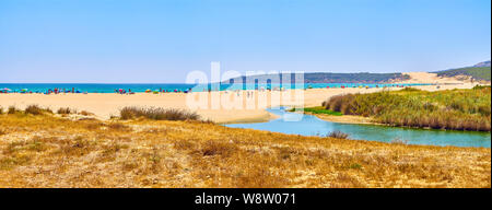 Panoramablick auf die Playa de Strand von Bolonia Tarifa, Cadiz. Andalusien, Spanien. Stockfoto