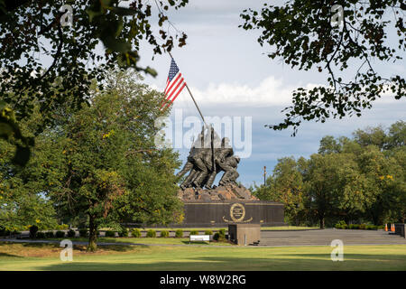 Arlington, Virginia - 7. August 2019: United States Marine Corp Kriegerdenkmal zeigt Flagge Pflanzung auf Iwo Jima im Zweiten Weltkrieg (2. Weltkrieg) Stockfoto