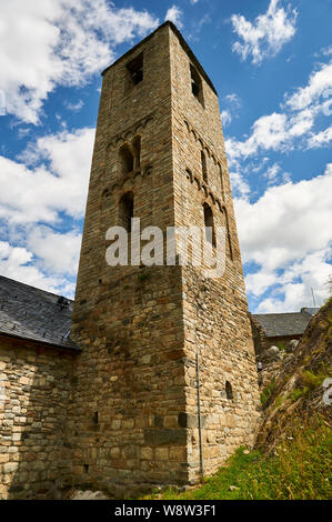 Turm von Sant Joan de Boí Kirche, eine katalanische Romanische Kirchen des Vall de Boí (Bohí Tal, Alta Ribagorza, Lleida, Pyrenäen, Katalonien, Spanien) Stockfoto