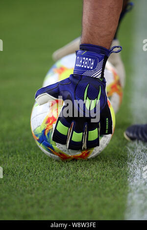 Rom, Italien. 11 Aug, 2019. Rom, Italien, 11. August 2019: torwart Handschuhe nehmen den Ball in das Freundschaftsspiel AS ROMA VS REAL MADRID im Stadio Olimpico in Rom. Credit: Unabhängige Fotoagentur/Alamy leben Nachrichten Stockfoto