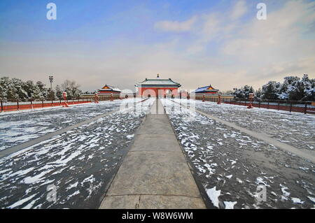 Ansicht des Danbi Brücke der Hauptstraße im Tempel des Himmels, auch als Tiantan, in Peking, China, 18. März 2012 bekannt. Stockfoto