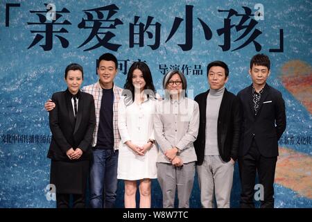 (Von links) chinesische Schauspielerin Hao Lei, Schauspieler Tong Dawei, Schauspielerin Vicki Zhao Wei, Hong Kong Regisseur Peter Chan, der chinesischen Akteure Huang Bo und Zhang Yi pos Stockfoto