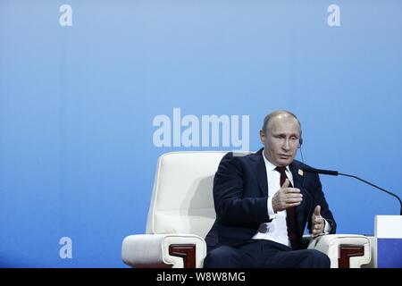 Der russische Präsident Wladimir Putin spricht an der APEC-CEO Gipfel in Peking, China, 10. November 2014. Der russische Präsident Wladimir Putin sagt Moskau hat Stockfoto