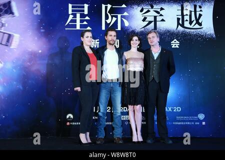 (Von links) Der britische Filmproduzent Emma Thommas, amerikanische Schauspieler Matthew McConaughey, Schauspielerin Anne Hathaway und britischen Regisseur Christopher Nolan Stockfoto