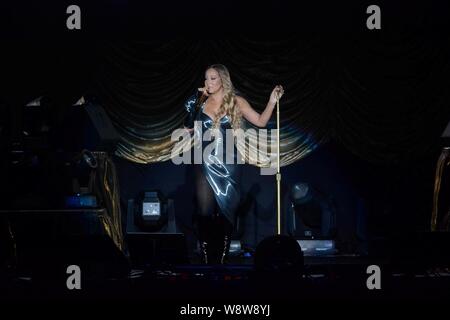 Us-Sängerin Mariah Carey führt an ihr Konzert in Taipei, Taiwan, 26. Oktober 2014. Stockfoto