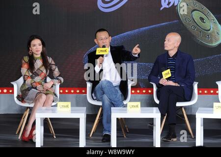 Chinesische Schauspieler Jiang Wen, Mitte, spricht wie Taiwanesische Model und Schauspielerin Shu Qi, Links, und chinesischen Schauspieler Ge You, rechts, hört auf ihn während einer Presse con Stockfoto