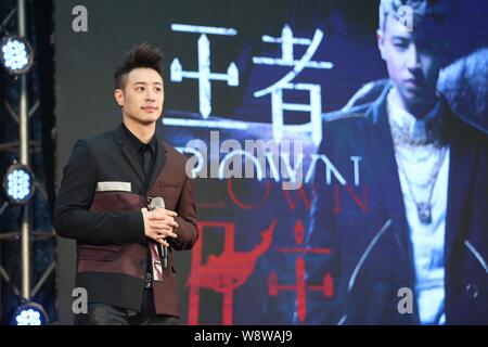 Taiwanesische Sängerin Wilber Pan besucht eine Pressekonferenz für sein neues Album, Krone & Clown, in Peking, China, 8. Juli 2014. Stockfoto