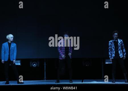Mitglieder der Koreanischen pop Gruppe SHINee bei ihrem Konzert in Taipei, Taiwan, 11. Mai 2014. Stockfoto