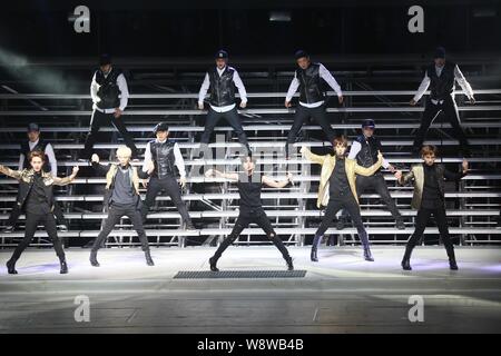 Mitglieder der Koreanischen pop Gruppe SHINee bei ihrem Konzert in Taipei, Taiwan, 11. Mai 2014. Stockfoto