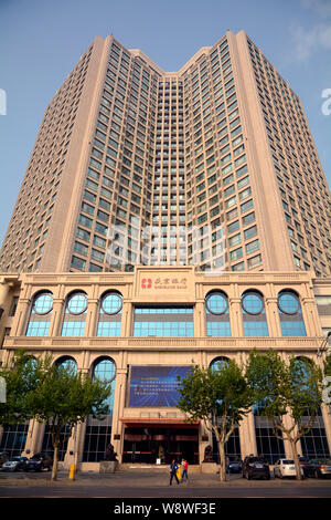 ---- Blick auf das Bürogebäude der Shengjing Bank Niederlassung Dalian in Dalian, Provinz Liaoning im Nordosten Chinas, 25. Mai 2013. Shengjing Verbot Stockfoto