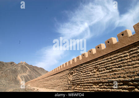 Landschaft der Jiayu Pass (oder Jiayuguan Pass), am westlichen Ende der Großen Mauer, in Jiayuguan Stadt, Northwest China Provinz Gansu. Stockfoto