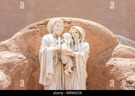 Ranchos de Taos Nahaufnahme der Statue der Weihnachtskrippe in San Francisco De Asis Kirche aus Stein Stockfoto