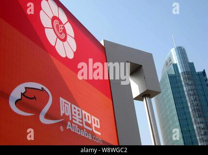 ---- Eine Werbung für Alibaba.com ist dargestellt in Shanghai, China, 5. März 2011. Am Montag (16. Juni 2014), Alibaba öffentlich die Namen bekannt gegeben Stockfoto